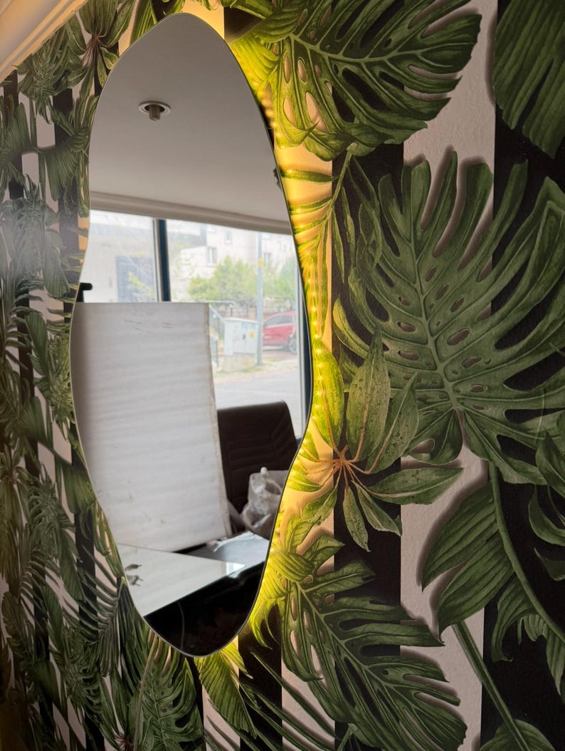 miroir moderne avec rétroéclairage LED