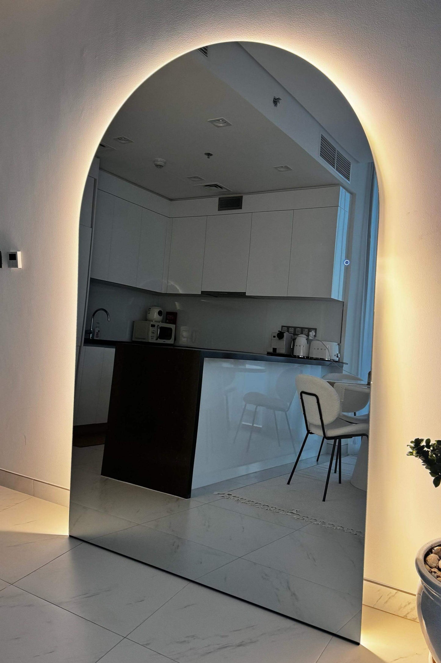 XL Sylvia : Backlit Frameless Arch Mirror