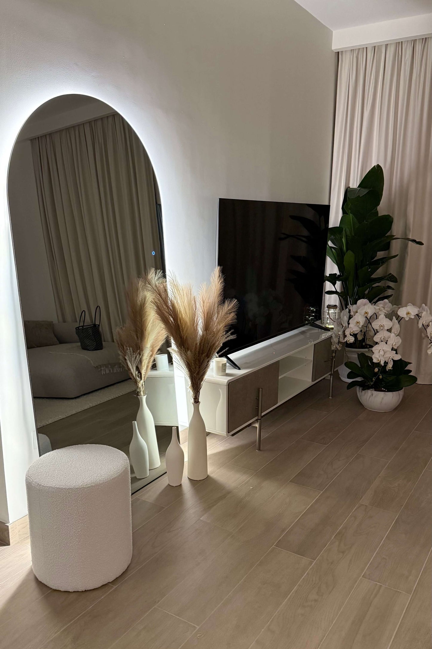 XL Sylvia : Backlit Frameless Arch Mirror