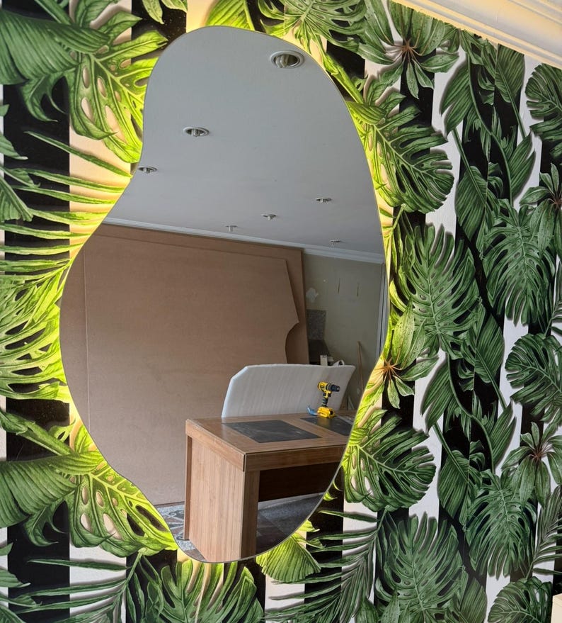 miroir moderne avec rétroéclairage LED